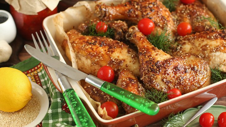 Вкусная сочная курица кусочками в духовке, рецепт приготовления курицы с хрустящей корочкой