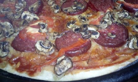 Простая пицца с копченостями по эксклюзивному итальянскому рецепту в домашних условиях