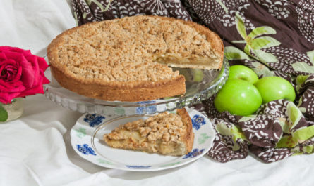 Яблочно-сметанный пирог с хрустящей корочкой